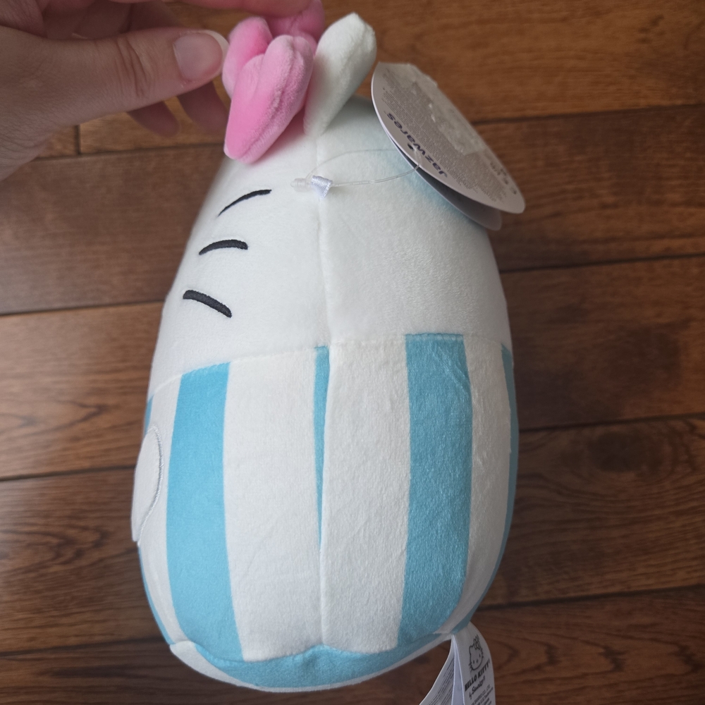 Squishmallows x Sanrio: Hello Kitty with Burger - 8" Plush - Picture 5 of 16